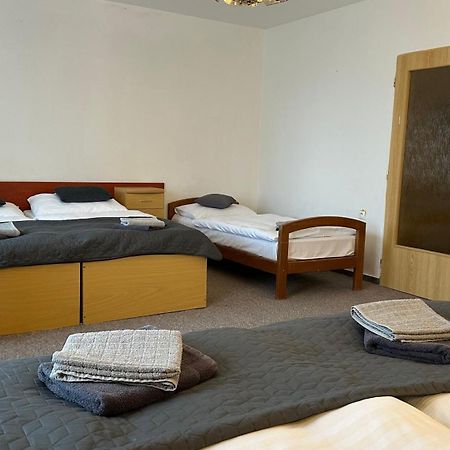 Hotel Pod Vlekem โลชนา โปด กลิโนฟเซม ภายนอก รูปภาพ