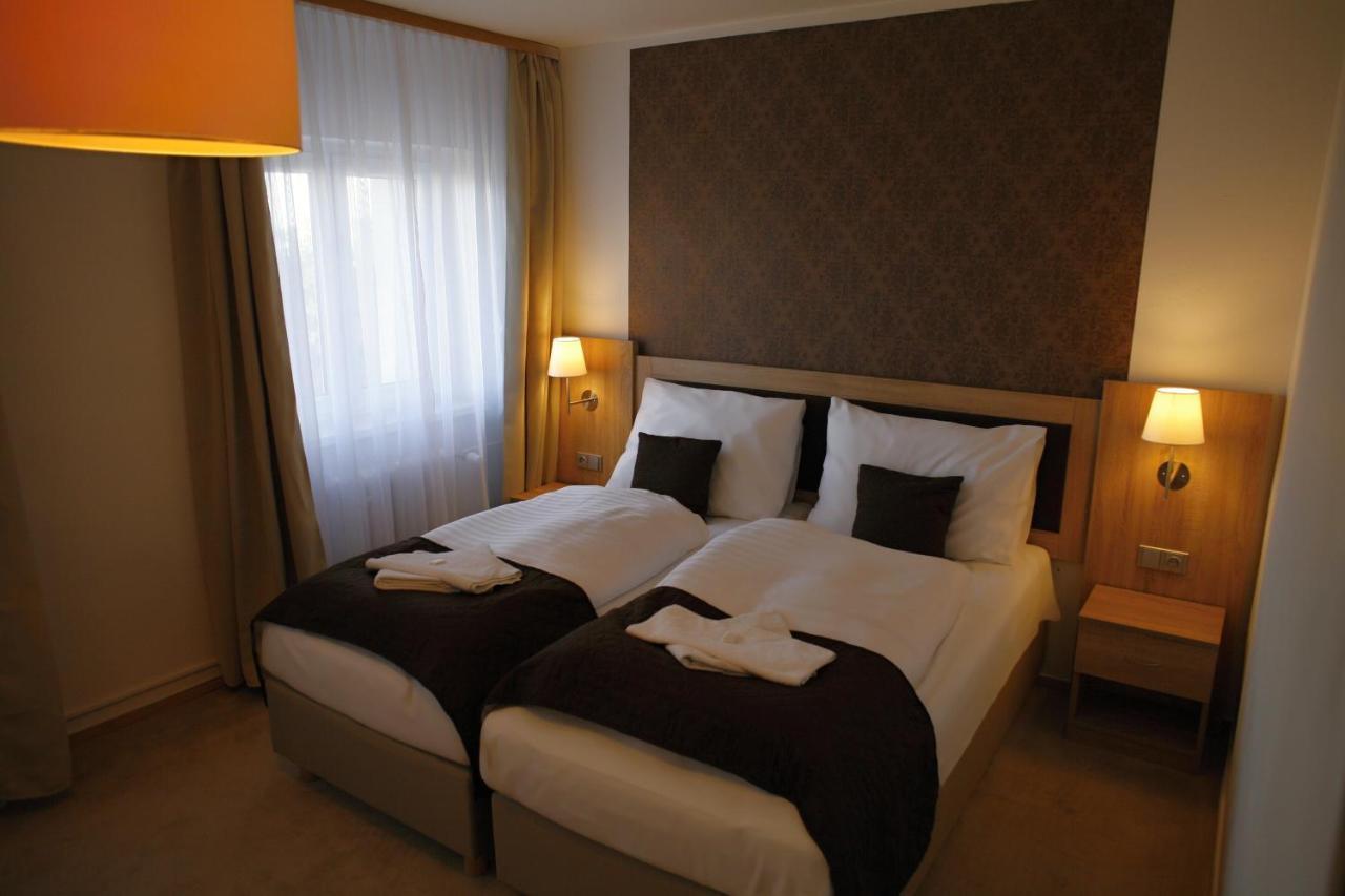 Hotel Pod Vlekem โลชนา โปด กลิโนฟเซม ภายนอก รูปภาพ