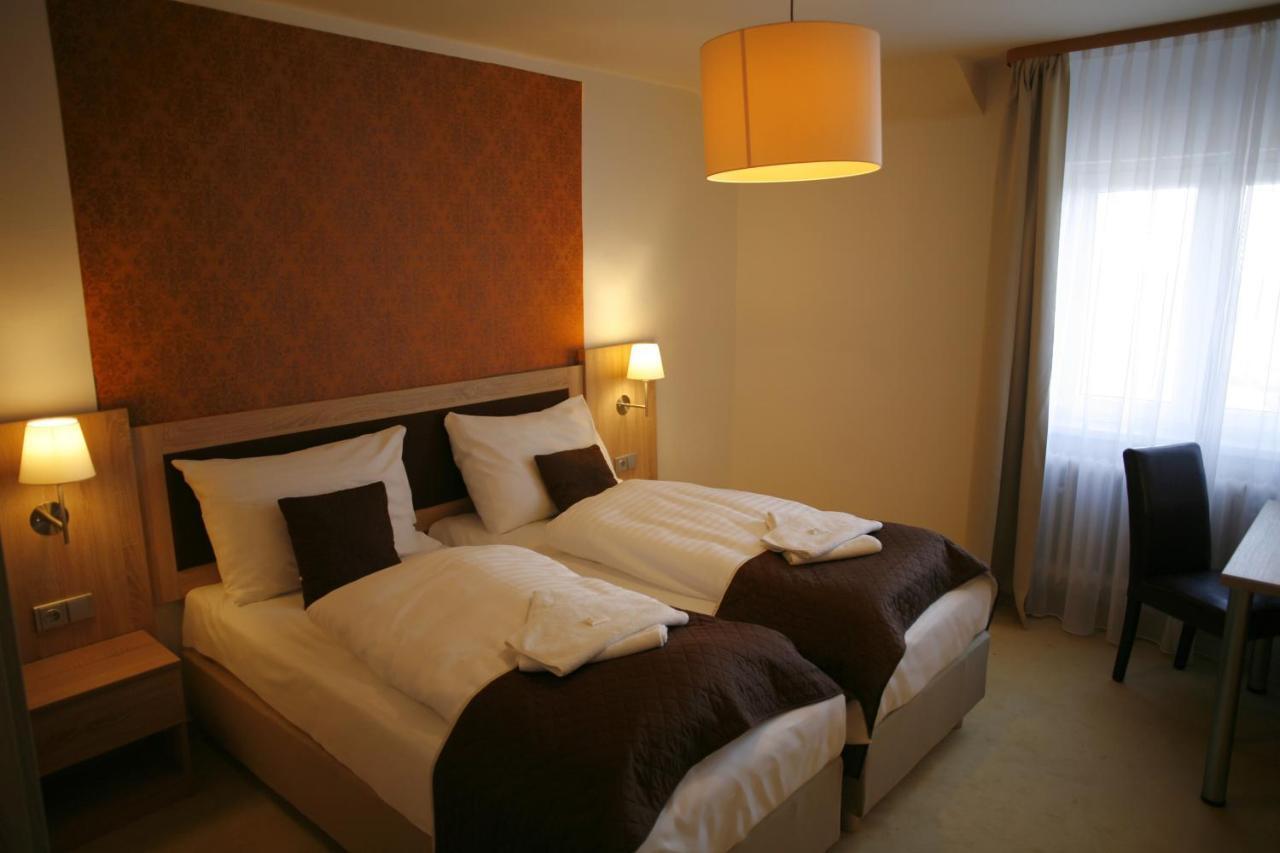 Hotel Pod Vlekem โลชนา โปด กลิโนฟเซม ภายนอก รูปภาพ