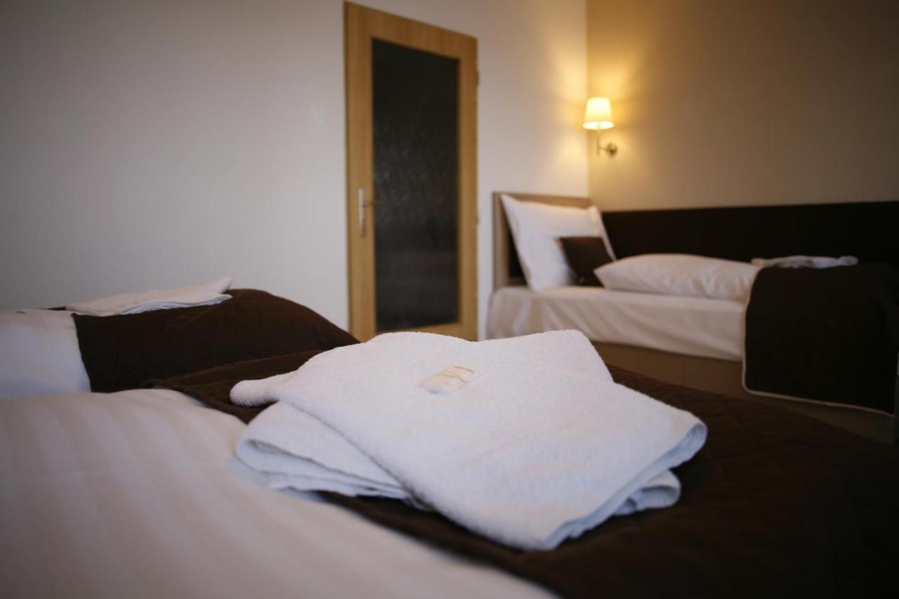 Hotel Pod Vlekem โลชนา โปด กลิโนฟเซม ภายนอก รูปภาพ