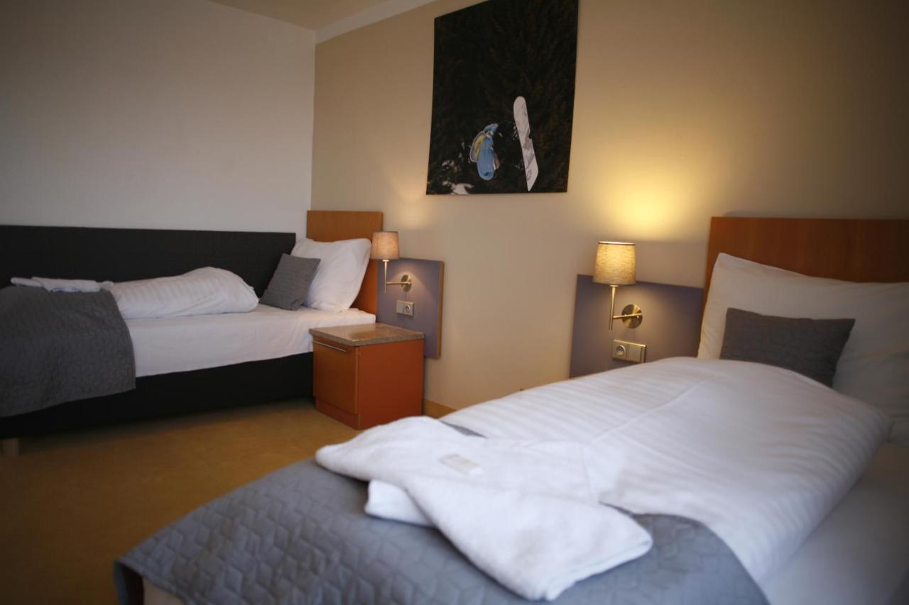 Hotel Pod Vlekem โลชนา โปด กลิโนฟเซม ภายนอก รูปภาพ