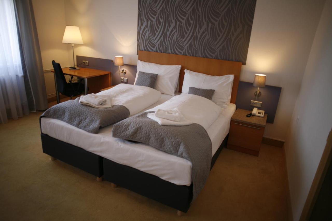 Hotel Pod Vlekem โลชนา โปด กลิโนฟเซม ภายนอก รูปภาพ