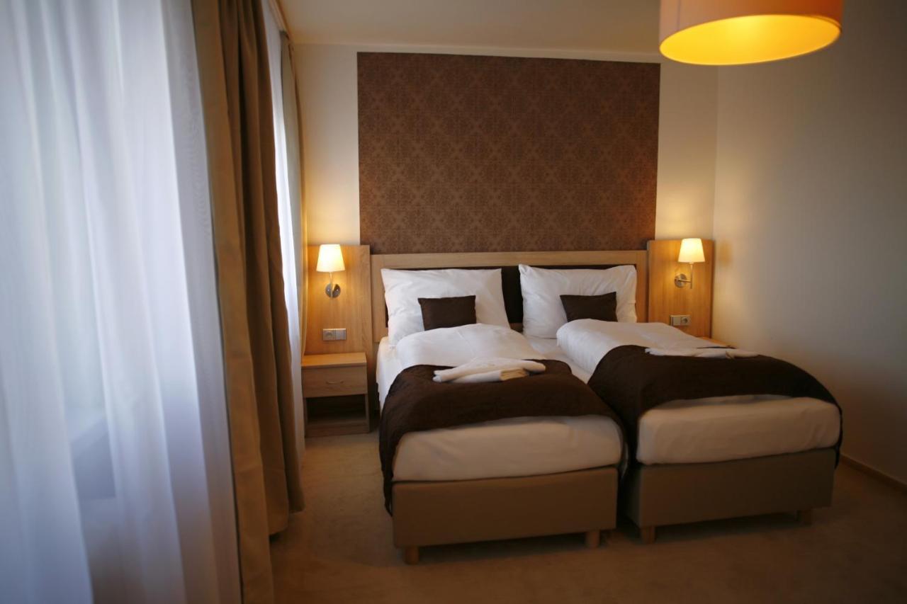 Hotel Pod Vlekem โลชนา โปด กลิโนฟเซม ภายนอก รูปภาพ