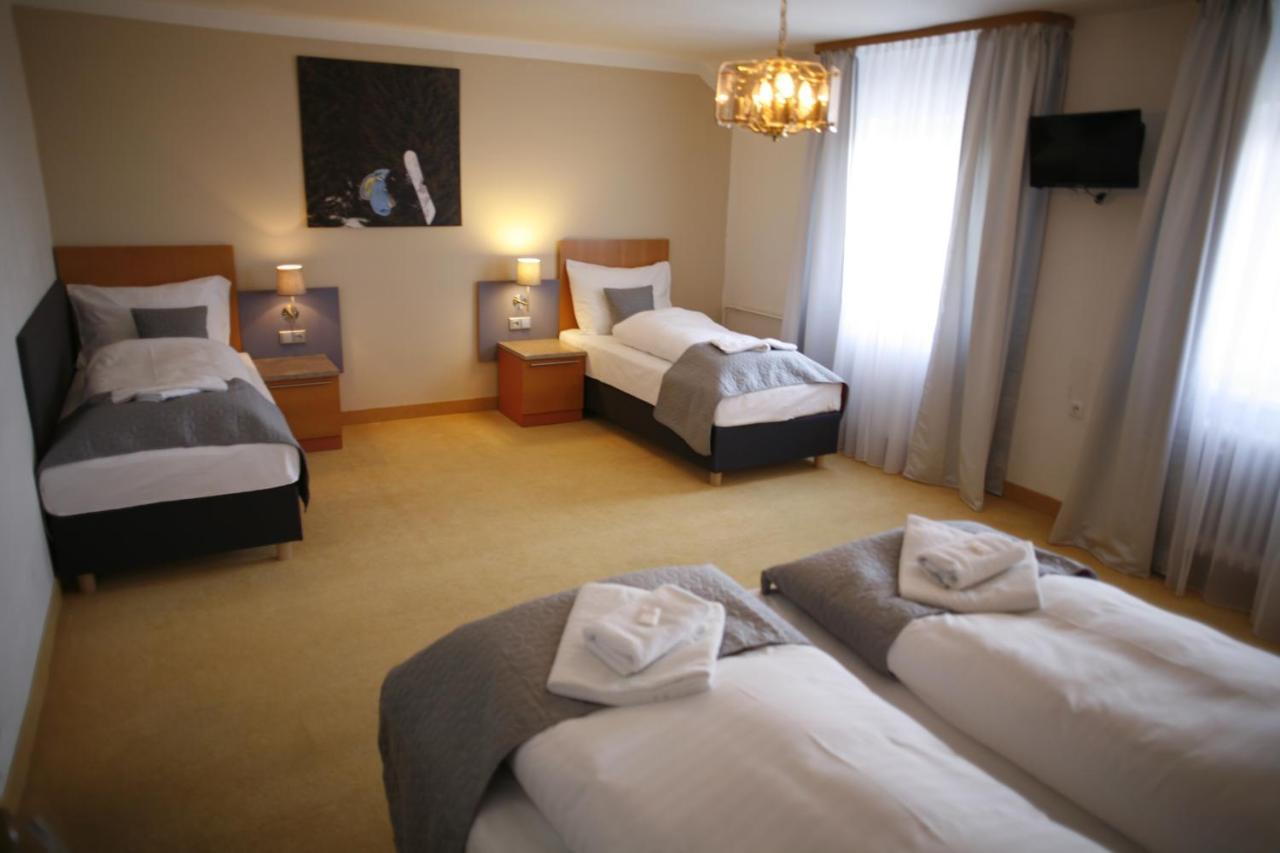 Hotel Pod Vlekem โลชนา โปด กลิโนฟเซม ภายนอก รูปภาพ