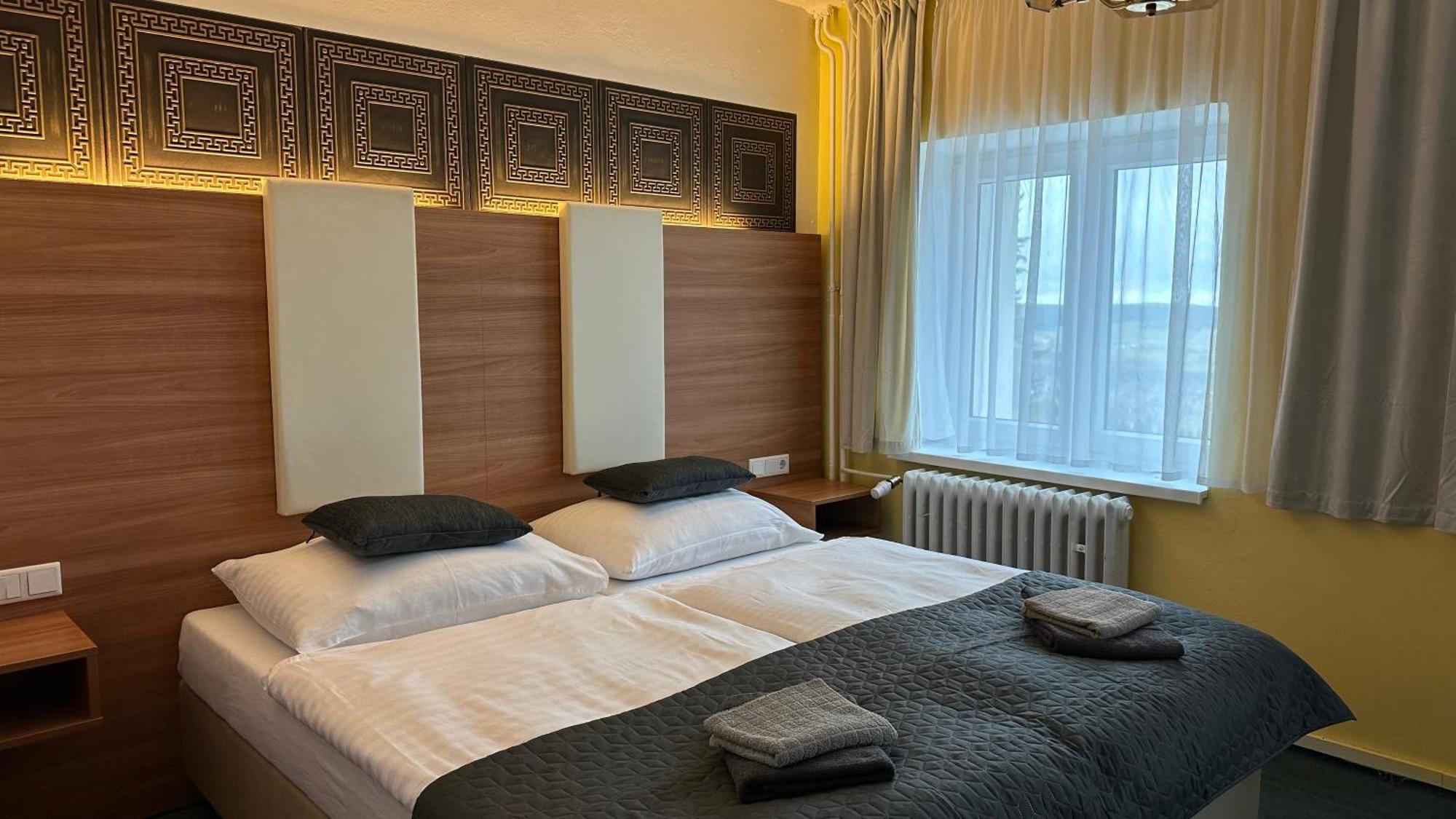Hotel Pod Vlekem โลชนา โปด กลิโนฟเซม ภายนอก รูปภาพ